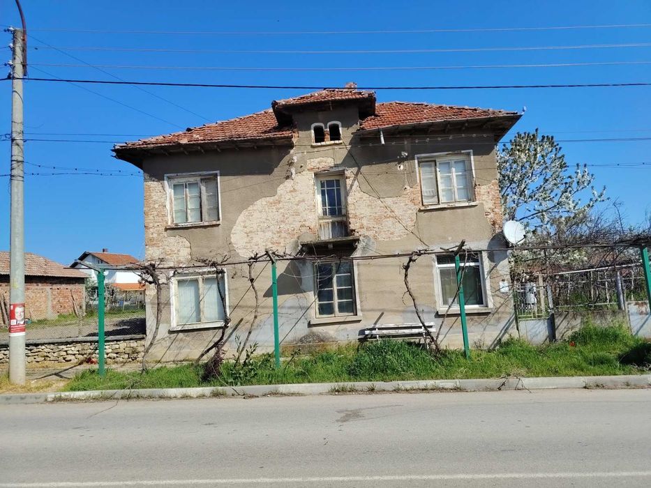 Продавам къща  за ремонт