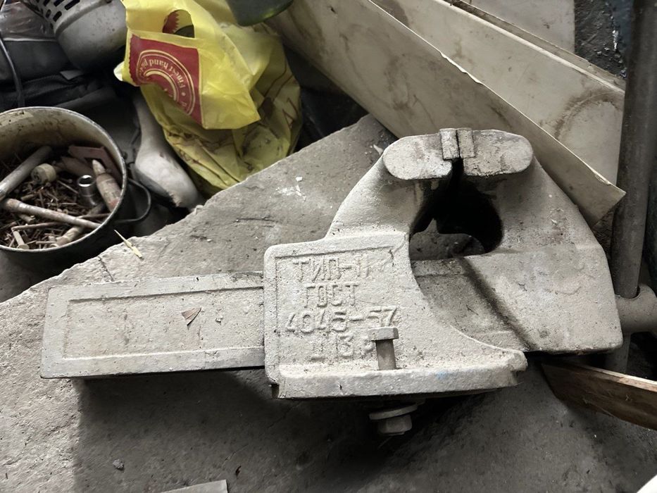 Тиски слесарные б/у