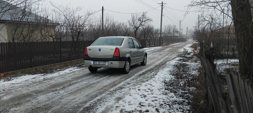 Dacia. Logan. Benzină.