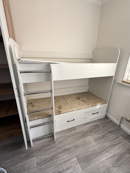 Мебель б/у 2 штуки