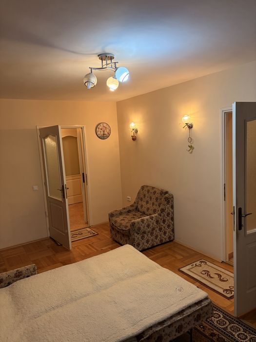Apartament de închiriat cu 3 camere 5 minute de la UMF