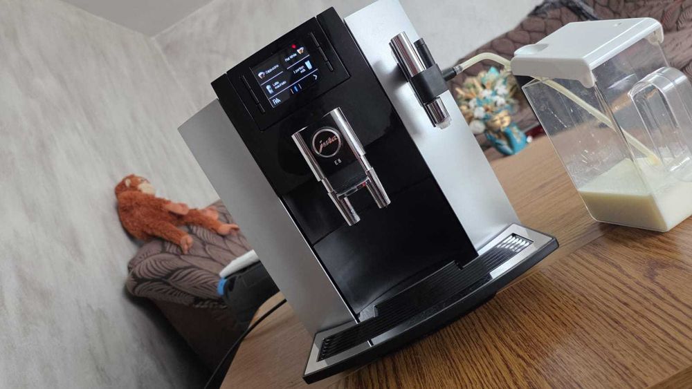 Esspresor automat cafea Professional Jura E8, Elvetia, expresor