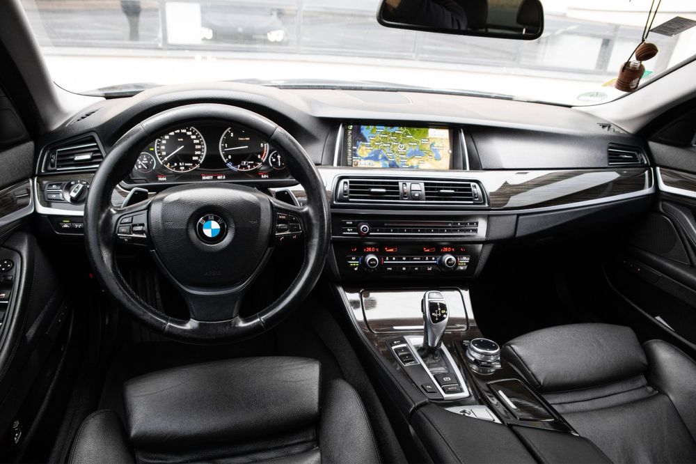 BMW F10 seria 5 LCI/3butoane/Impecabil