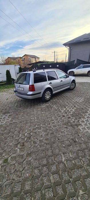 Vând golf 4 motor 1.4 benzina acte valabile mașina rulează ok