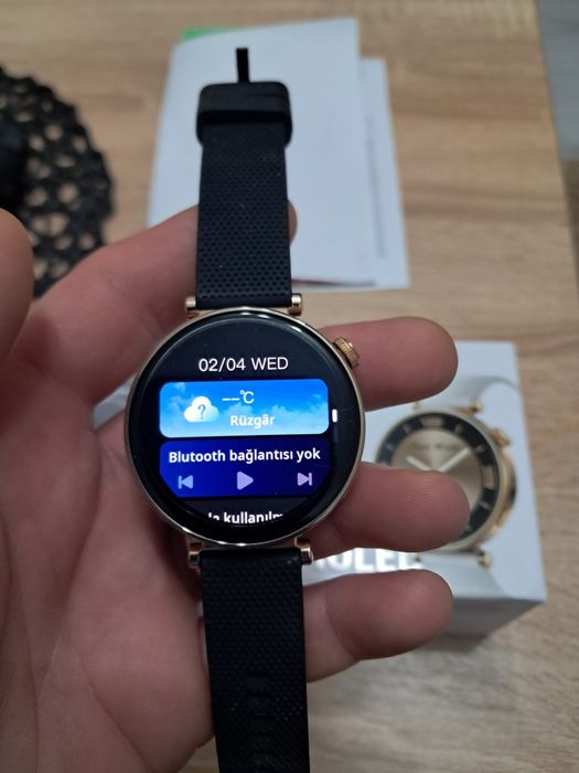 продавам часовник смарт дамски