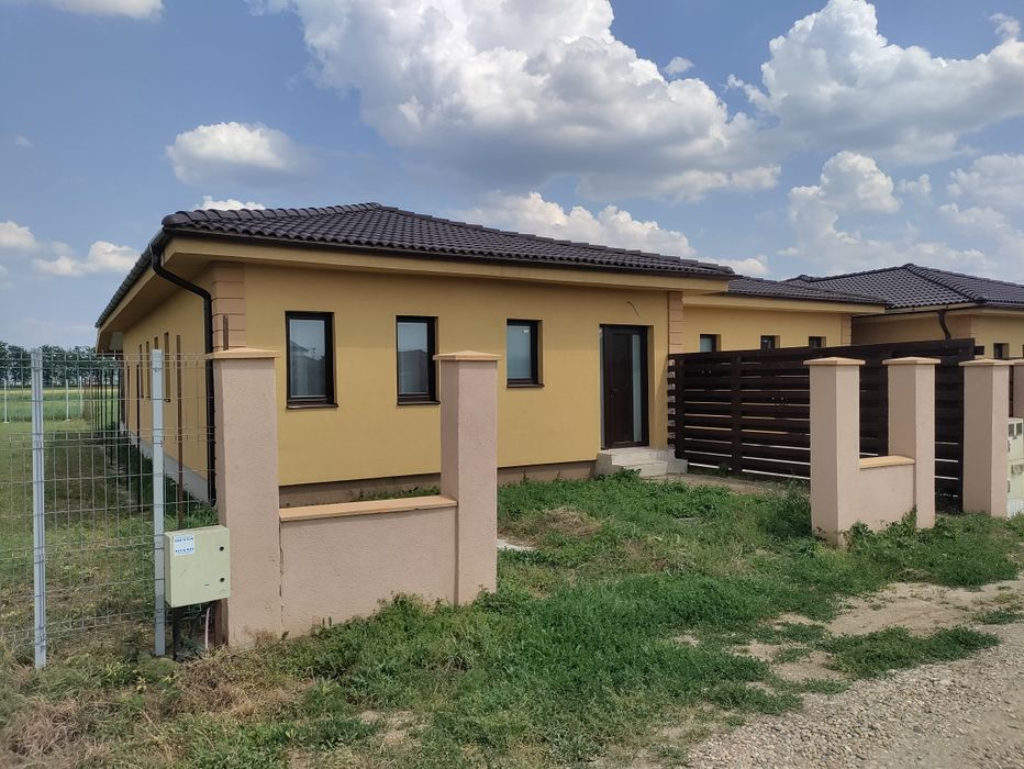 Vând în rate ,Casa P,zona Martinesti!