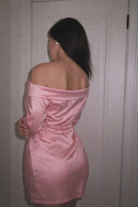 Продам розовое платье.