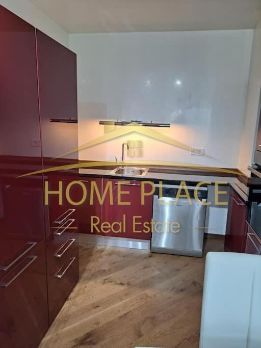 Тристаен обзаведен апартамент за продажба в ж.к. Чайка.