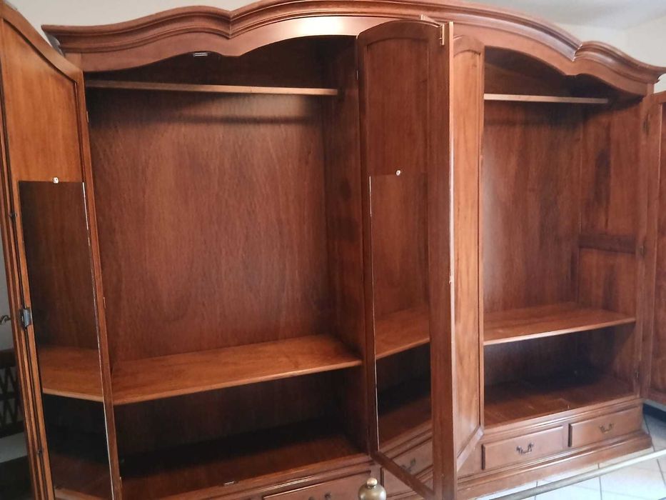 Comoda cu Oglinda si 2 Noptiere