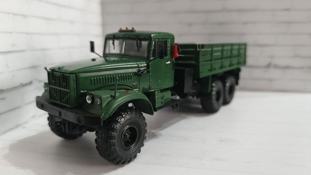 Продам модели грузовиков в масштабе 1/43