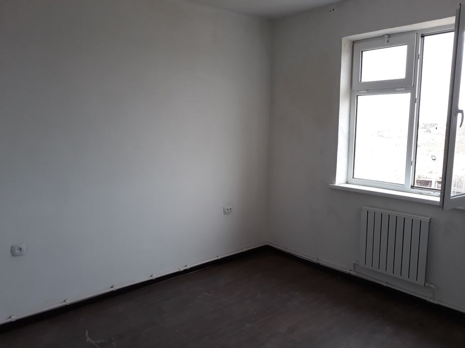 Kumushkonda 3 xonali kvartira sotiladi