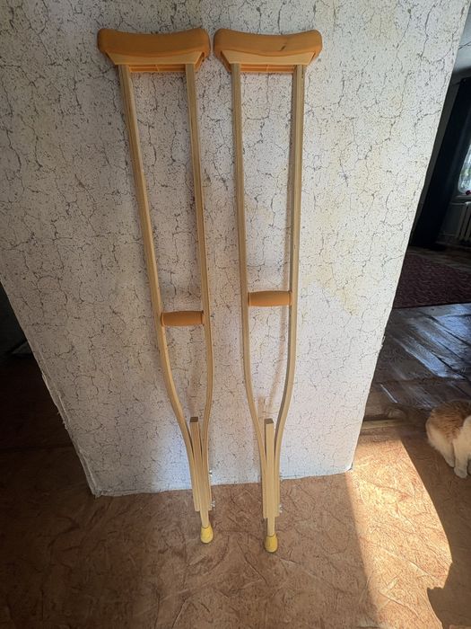 Продам костыли деревянние
