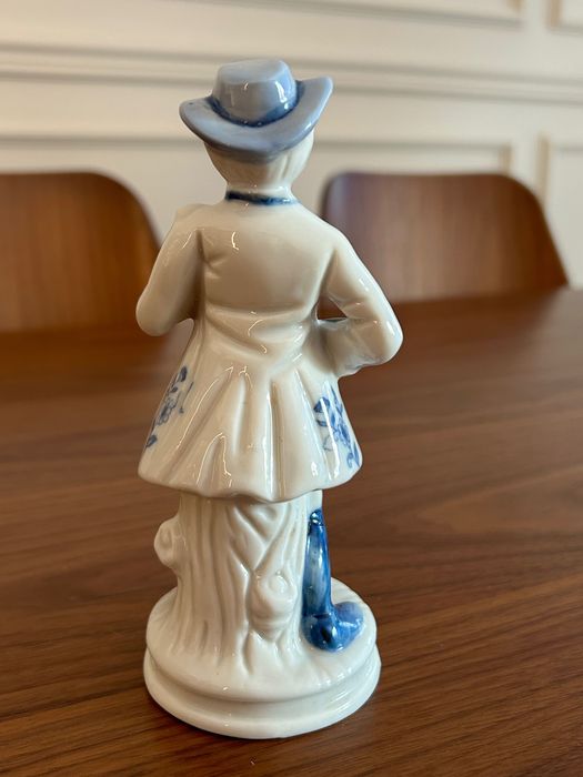 Порцеланова статуетка