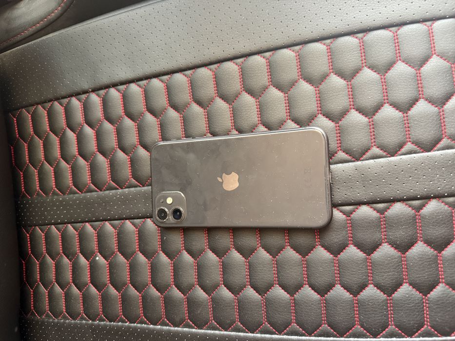 Vand iPhone 11 in stare buna