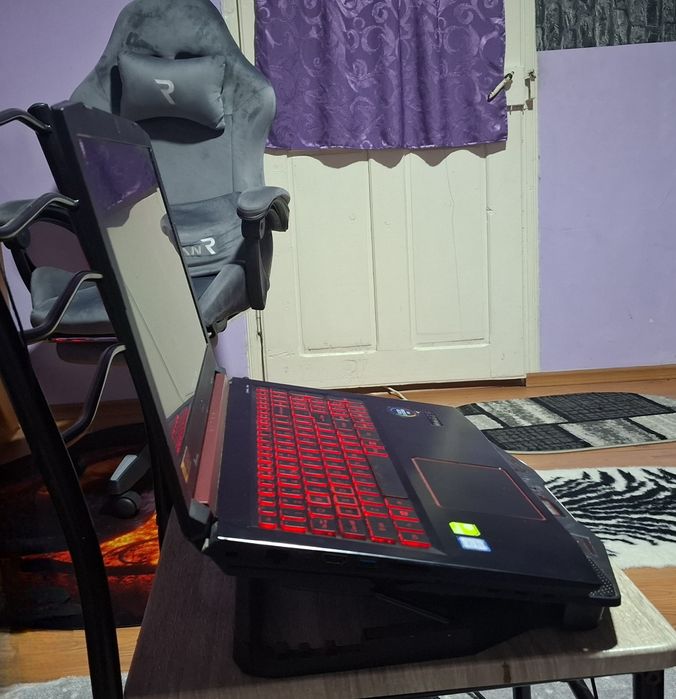 Laptop: Acer Nitro 5 2018