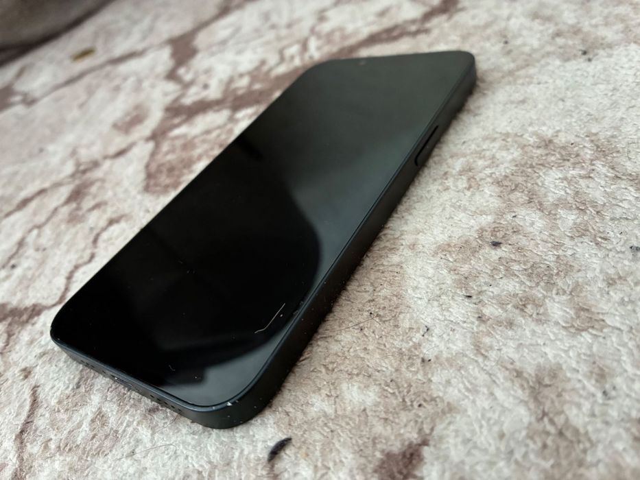 Продава се iPhone 13