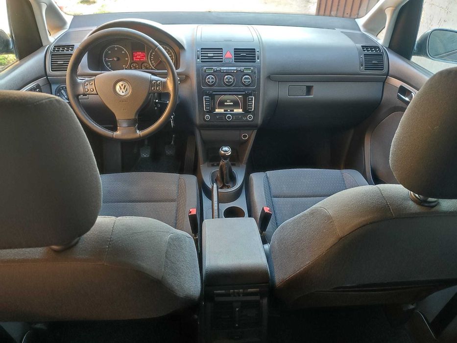 VW Touran 7 Locuri 2.0 140 cai