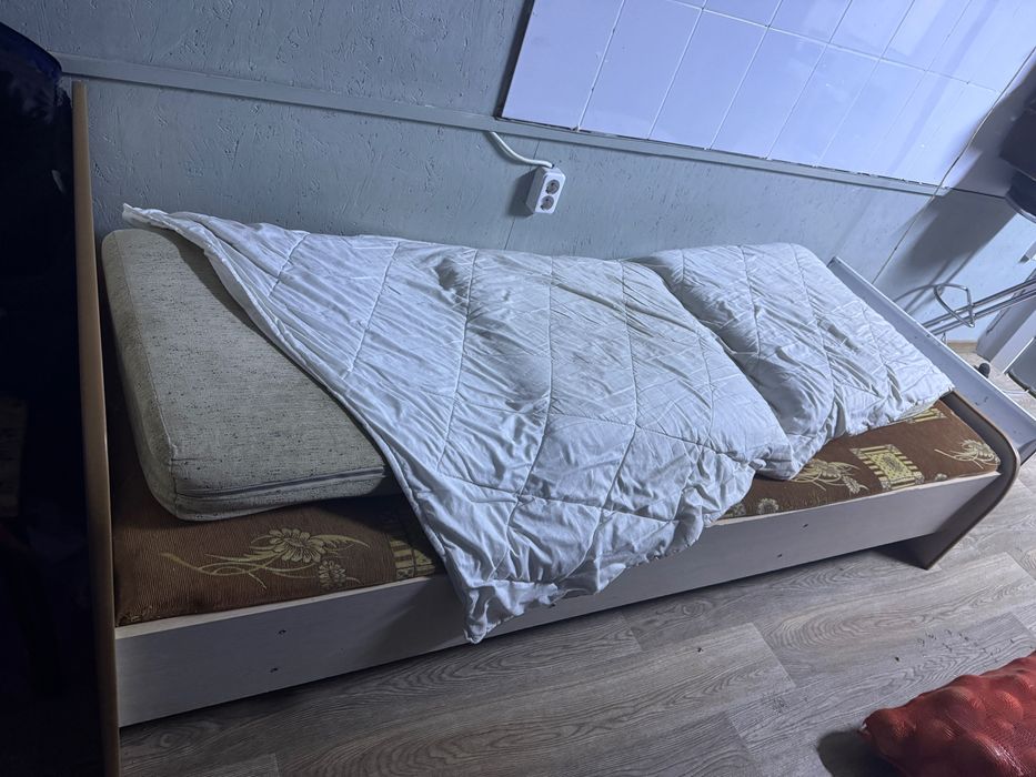 Продам кровать б/у