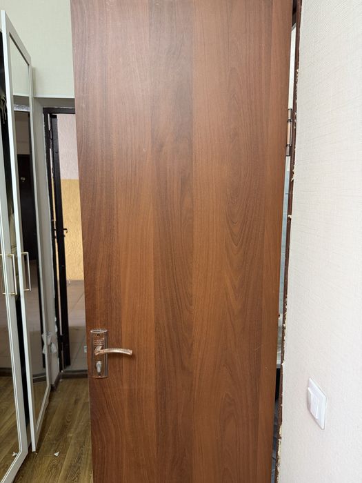 Деревянная дверь квартирная