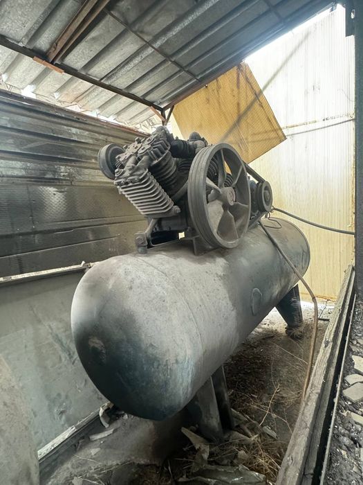 Воздушный компрессор промышленный 2 шт.