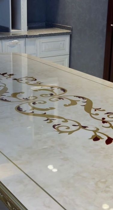 Stol sotiladi srochniga