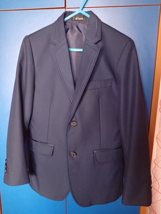 Продам детский костюм тройку