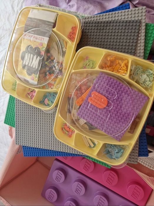 Vand piese lego + 4 placi