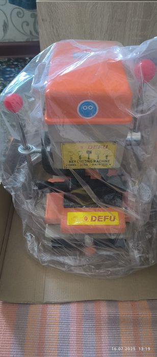 Станок для нарезки и дублирования автоключей