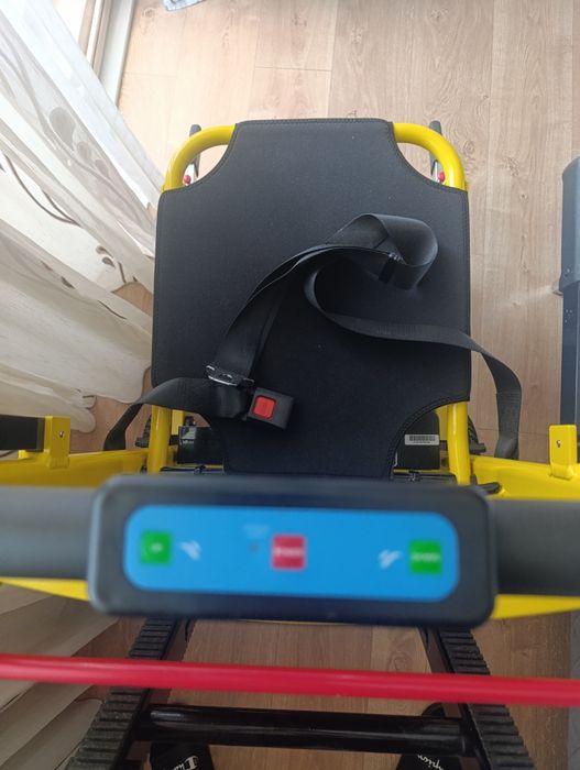 Vând scaun electric de urcat și coborât trepte pte