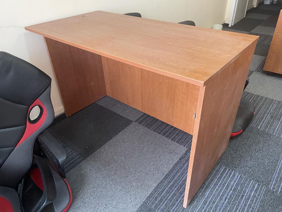 Офис бюра и шкафчета - отлично състояние