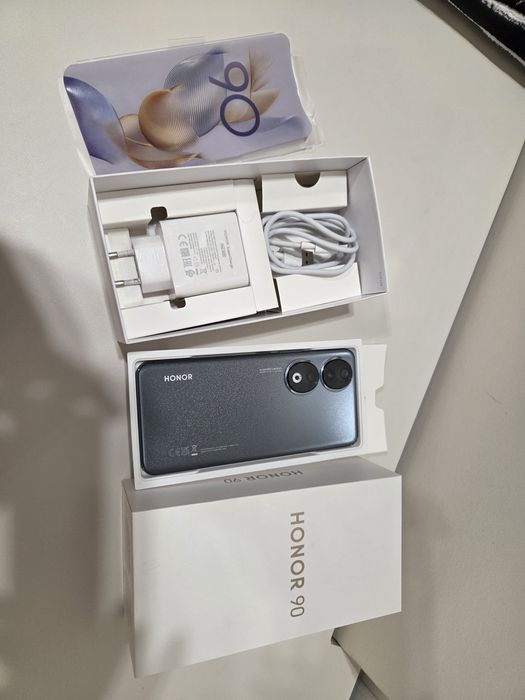 Honor 90, 12/512 GB.