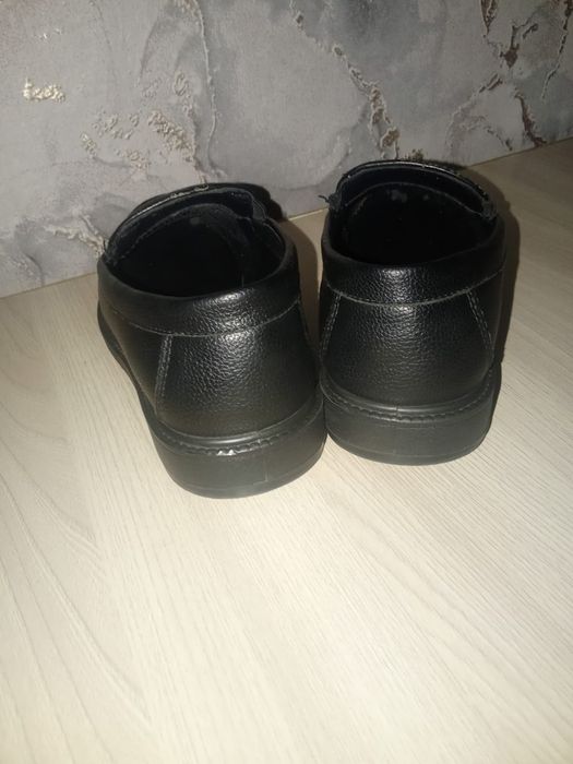 Продам туфли школьные