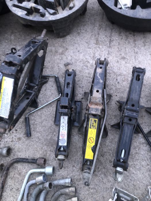 Крик, ключ, кука за автомобили