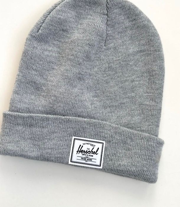 Herschel supply сива хубава шапка