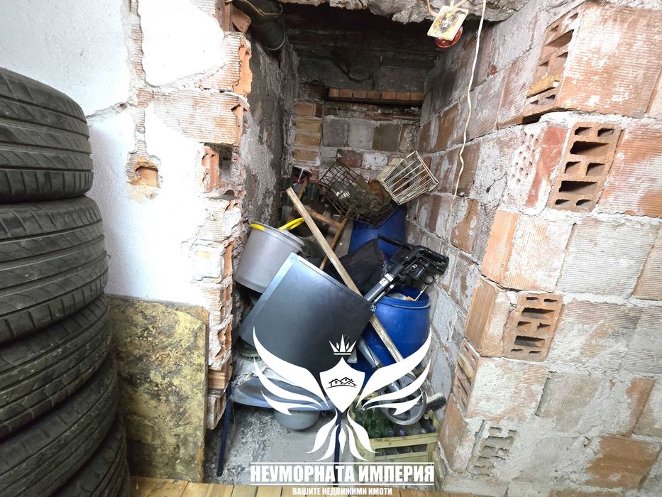 Продавам гараж/магазин/помещение/офис 42кв.м. в гр.Асеновград в кв.Казармата
