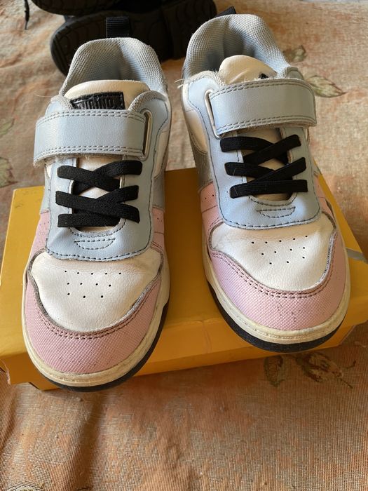 Продам обувь для девочки 32 размер