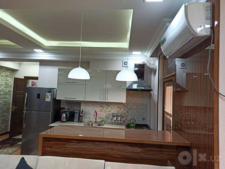 Андижон шахар, Бобиршох 11. 3/3/5.  60 кв. Мўлжал: Наврўз Моол.63000 $