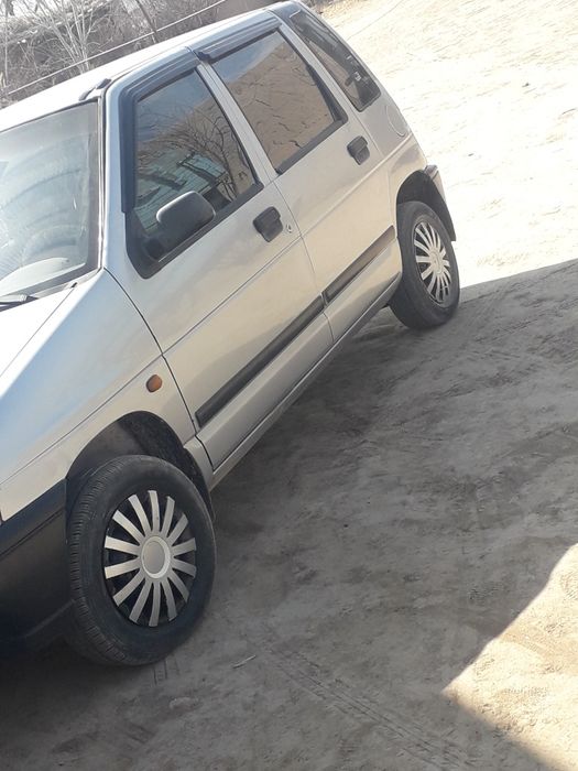 Mashina alo yurib turibdi