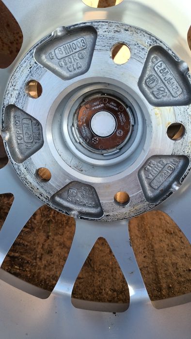 Продам диски с шинами.