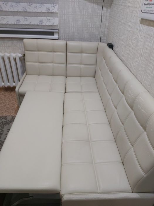 Продам кухонный угловой диван!