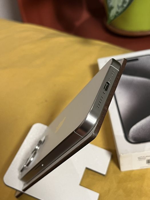 Iphone 15 pro white titan