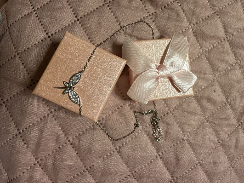Сребърно колие с подаръчна кутийка