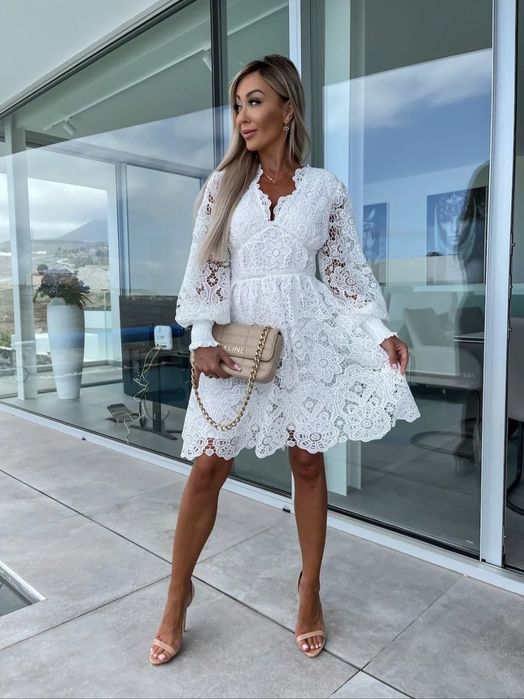 Прекрасна дантелена рокля