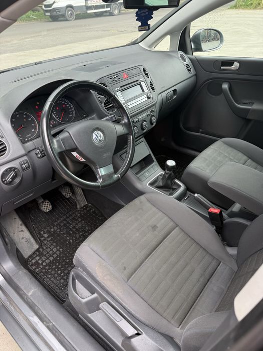 Vw Golf 5 plus /137.000 km reali/carte service/2007/1,6 bnz 105 cp