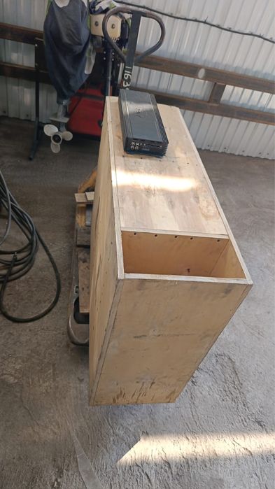 Сабуфер уселитель колонка