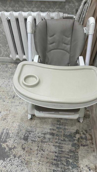 Балаға тамақ ішетін стол сатылады 2 ай қолданылған