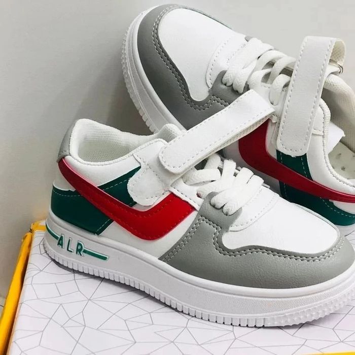 Детские кроссовки новый