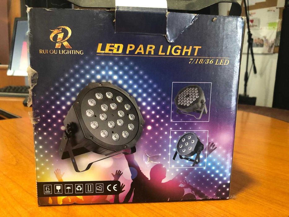 Se vând 6 Moving Head ++  și schela  GRATIS