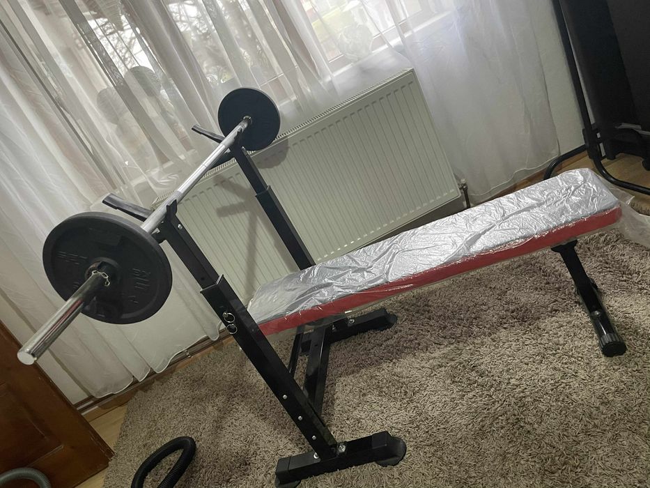 Gantere si masa de antrenament