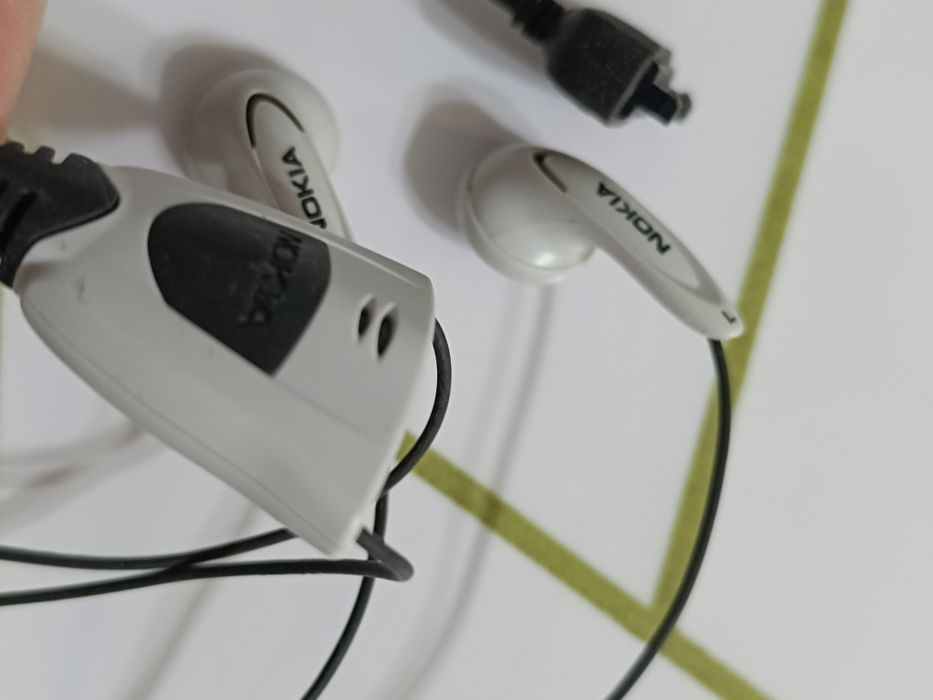 Наушники Nokia срочно продам